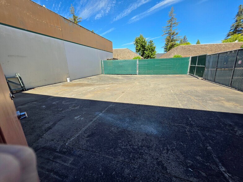 More Photos Of 4960 E Yale Ave, Fresno Warehouse For Sale