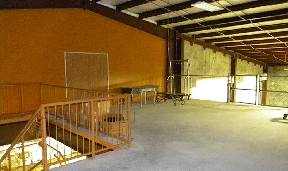 More Photos Of 6305 Beverlyhill St, Houston Warehouse For Sale