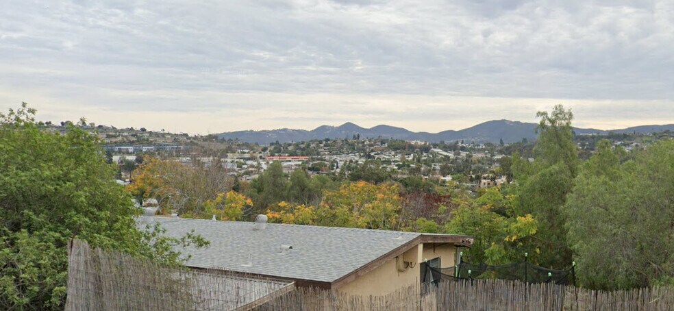 More Photos Of 326 Plumosa Ave, Vista Land For Sale