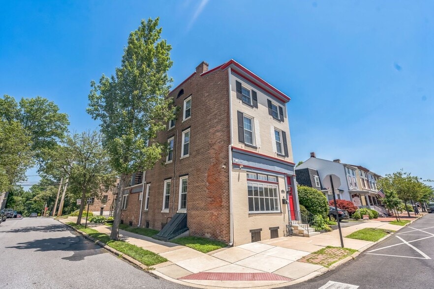More Photos Of 349 W State St, Media Office For Sale
