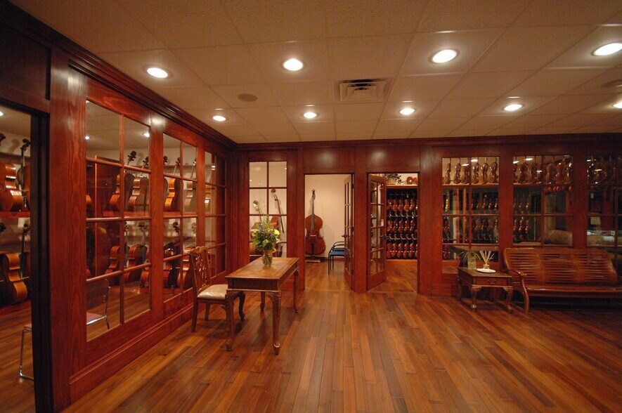 More Photos Of 10288 San Pedro Ave, San Antonio Showroom For Sale