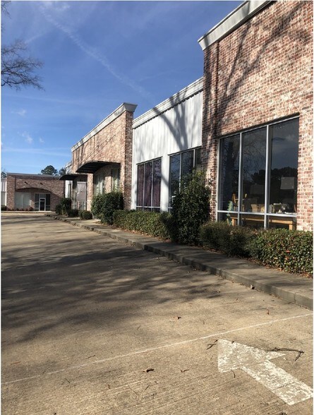 More Photos Of 1091 Old Fannin Rd, Brandon Office For Lease