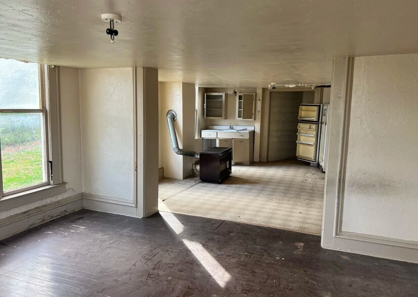 More Photos Of 209 Aid Ave, West Plains Apartments For Sale