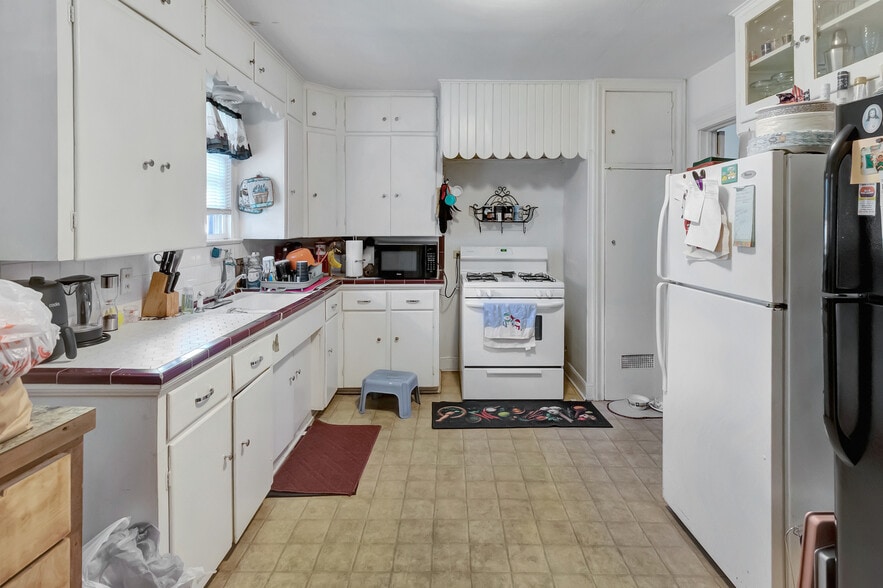 More Photos Of 1005 Macarthur St, Victoria Apartments For Sale