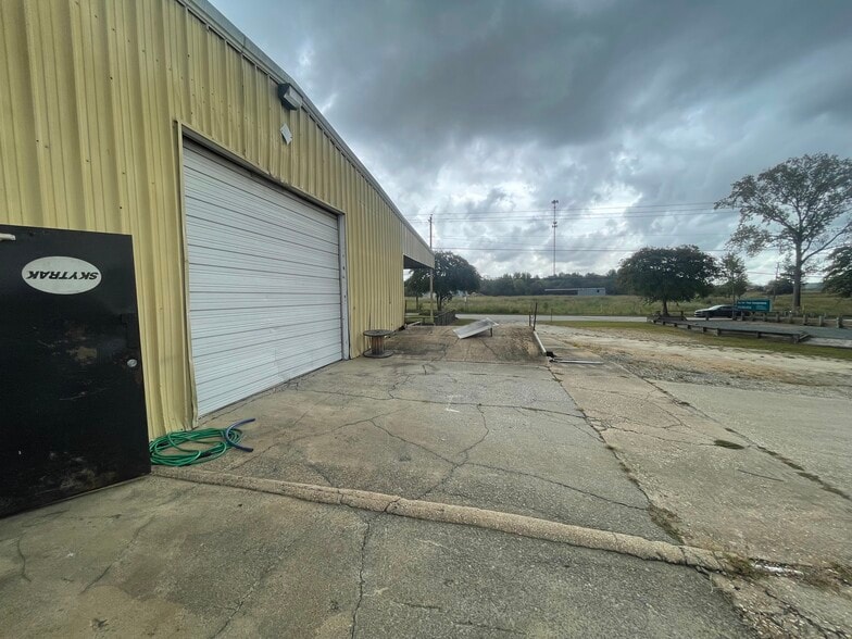 More Photos Of 1600 S Clinton Ave, Dunn Warehouse For Sale