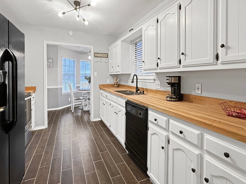 More Photos Of 503 S Arizona Dr, Celina Loft Creative Space For Lease