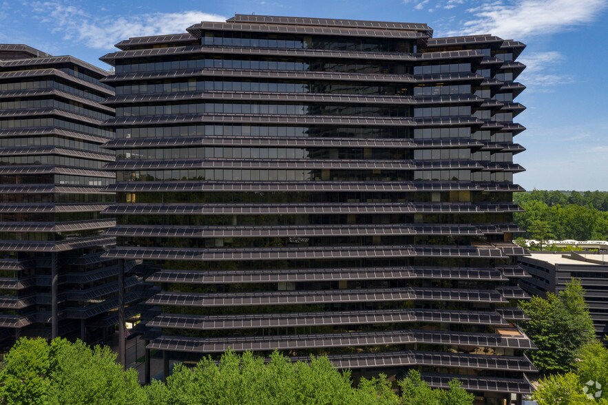 More Photos Of 1 Ravinia Dr, Atlanta Unknown For Lease