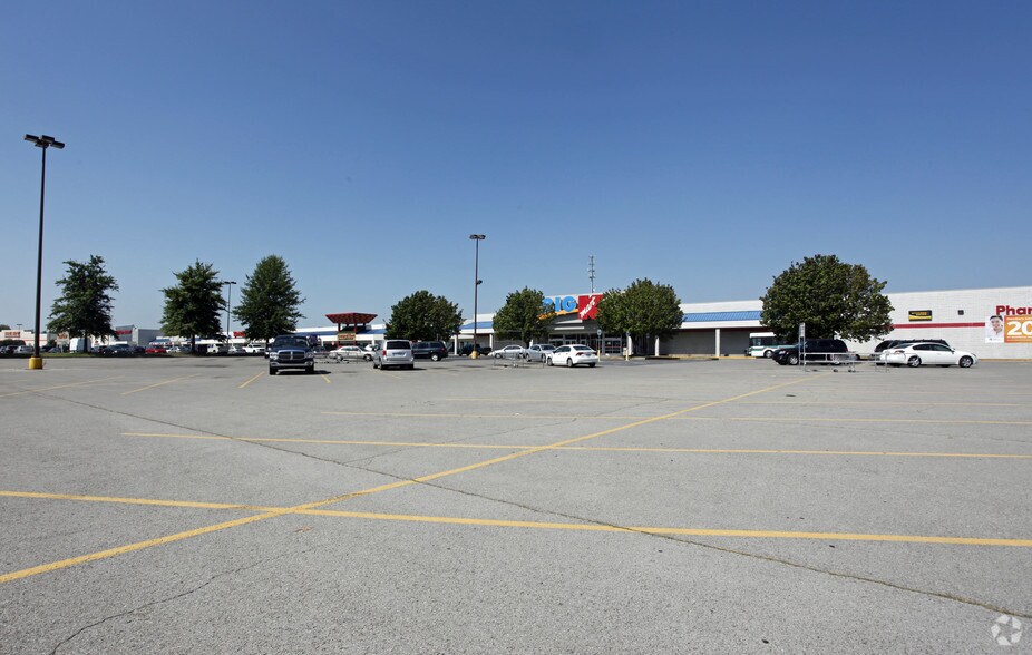 More Photos Of 2712-2780 Wilma Rudolph Blvd, Clarksville General Retail For Lease