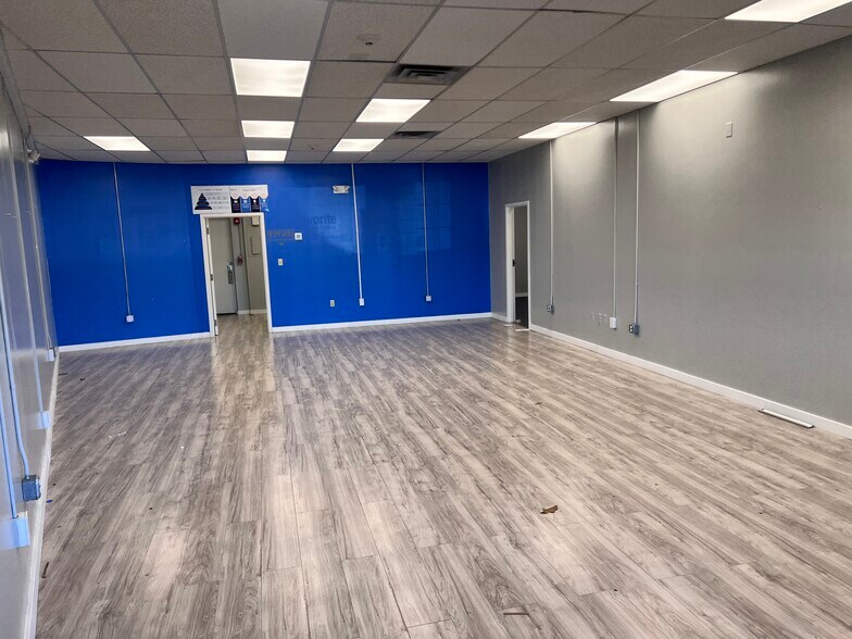 More Photos Of 160 Worcester Providence Tpke, Sutton Storefront Retail Office For Lease