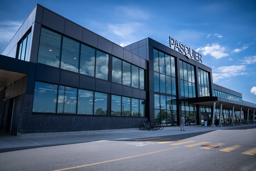 More Photos Of 31 Boulevard Georges Gagné S, Delson Unknown For Lease