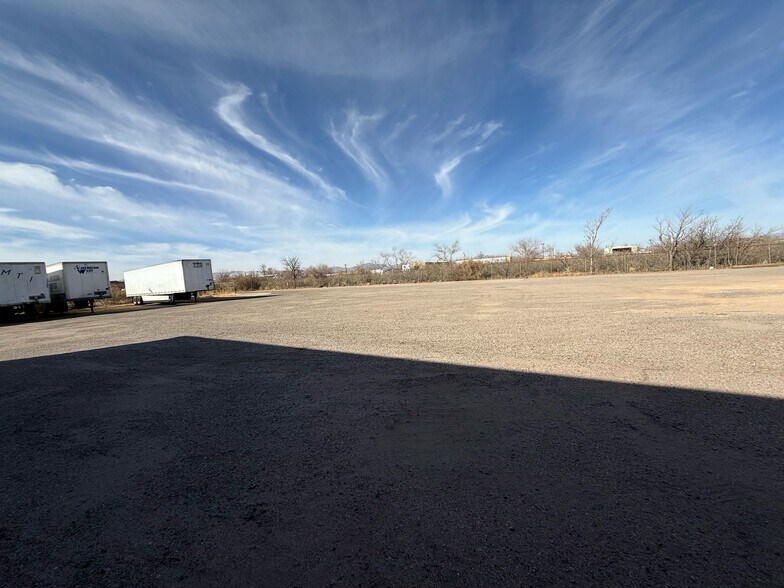More Photos Of 100 E 9th St, Douglas Warehouse For Sale
