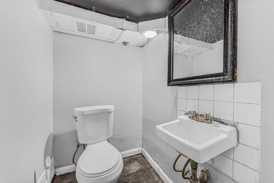 More Photos Of 3910 White Plains Rd, Bronx Storefront Retail Office For Sale