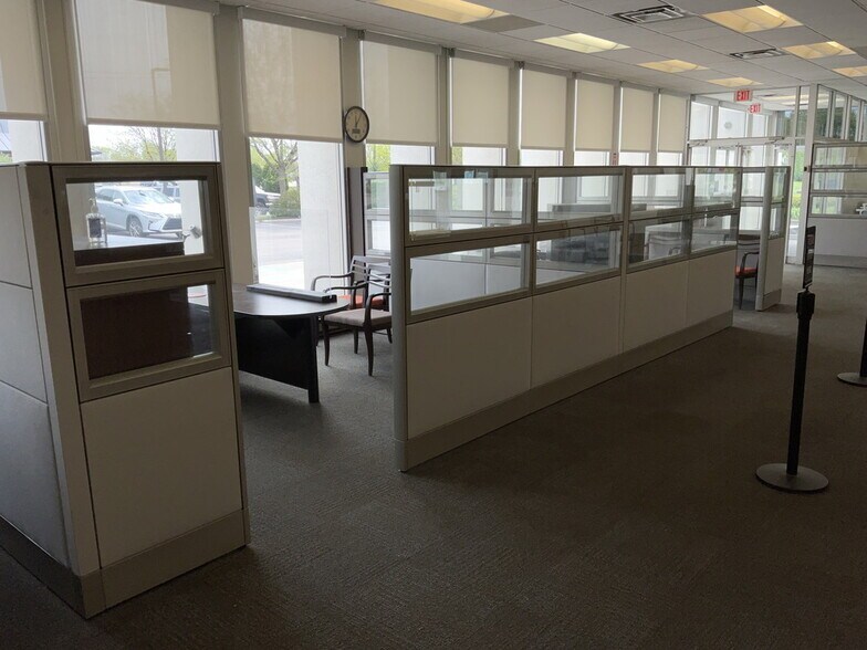 More Photos Of 721 E Dixie Dr, Dayton Bank For Lease