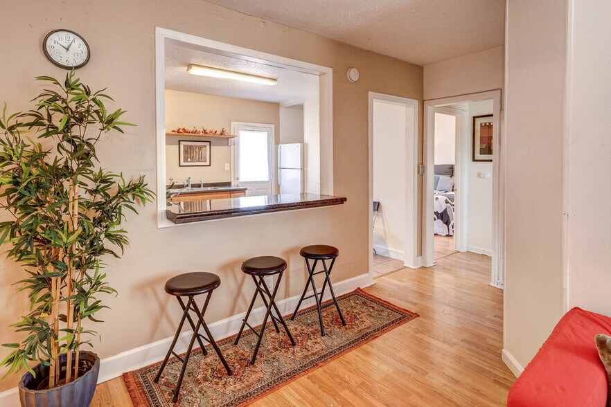 More Photos Of 701 Alamo Ave, Richmond Apartments For Sale