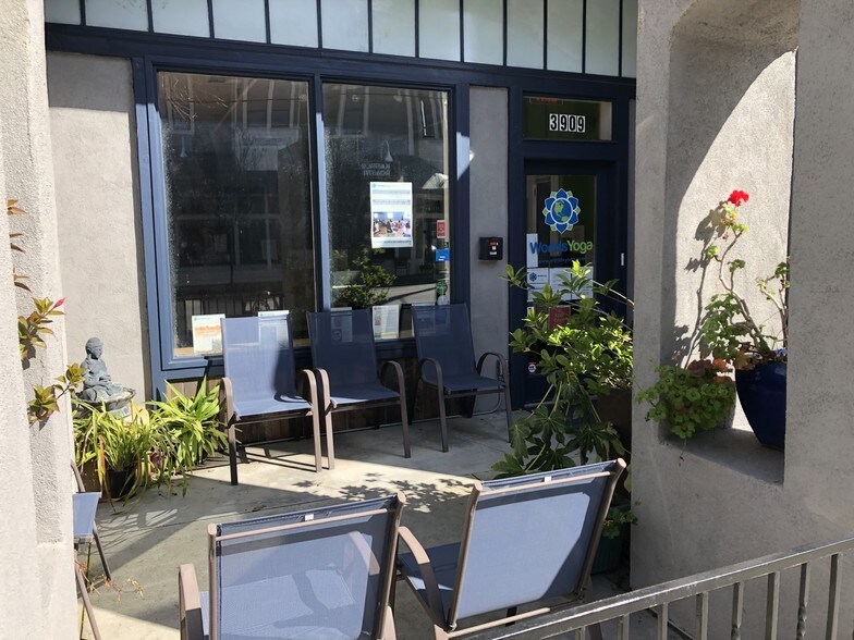 More Photos Of 3909 Smith St, Union City Storefront For Lease