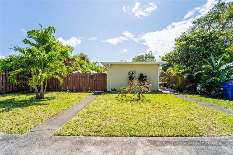 More Photos Of 216 NE 18th Ave, Pompano Beach Apartments For Sale