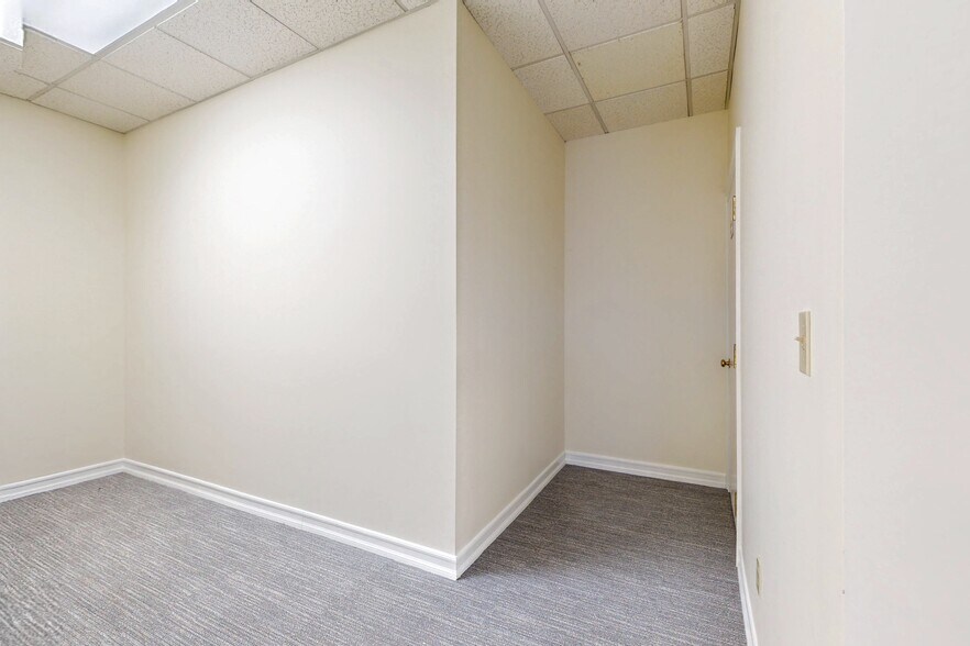 More Photos Of 7 Cedar St, Ramsey Office For Lease