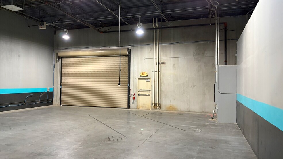 More Photos Of 5136 W Patrick Ln, Las Vegas Warehouse For Lease