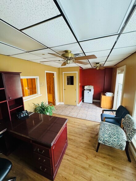 More Photos Of 2038 Saratoga Blvd, Corpus Christi Warehouse For Lease