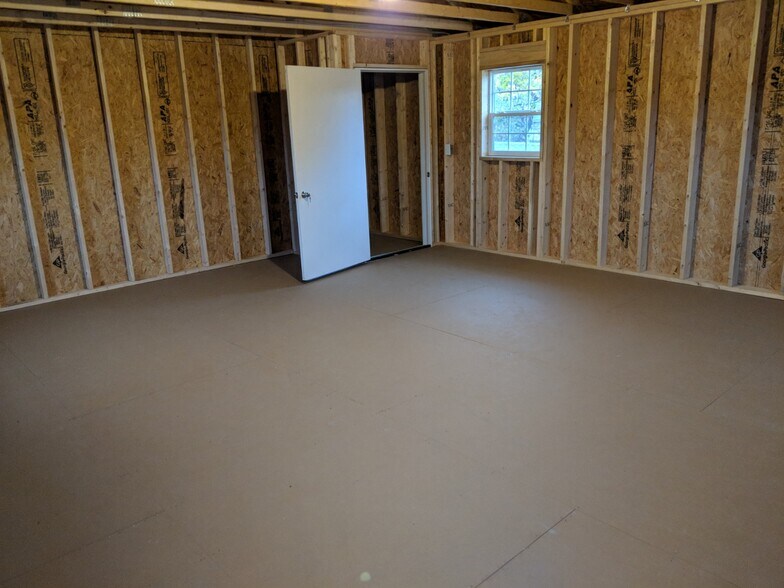 More Photos Of 100 Edison Rd, Doylestown Warehouse For Lease