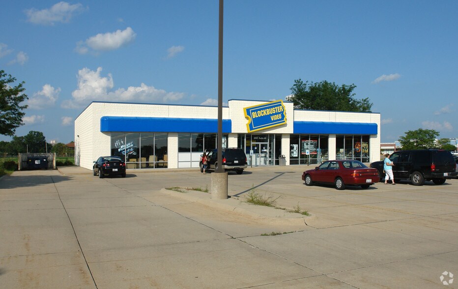 More Photos Of 2001-2017 5th St, Silvis Unknown For Lease