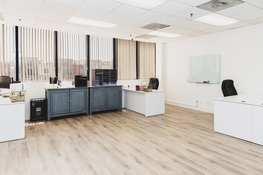 More Photos Of 111 N Jackson St, Glendale Office For Sale