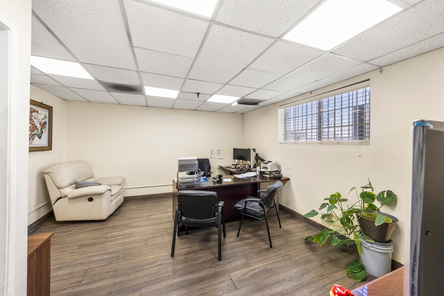 More Photos Of 1260-1280 E 9th St, Pomona Manufacturing For Sale