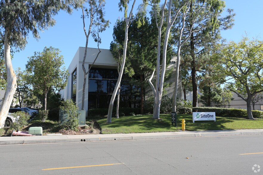 More Photos Of 3 Chrysler, Irvine Warehouse For Sale