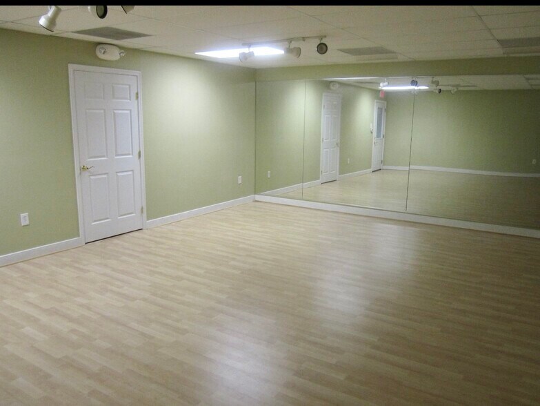 More Photos Of 1404 Starling Dr, Richmond Office For Sale