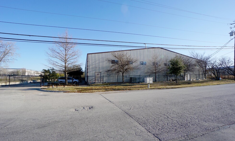 Primary Photo Of 1610 Dungan Ln, Austin Warehouse For Lease