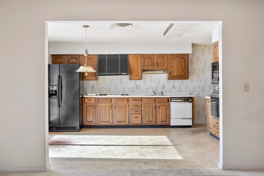 More Photos Of 30-32 N Russell Rd, Albany Office For Sale