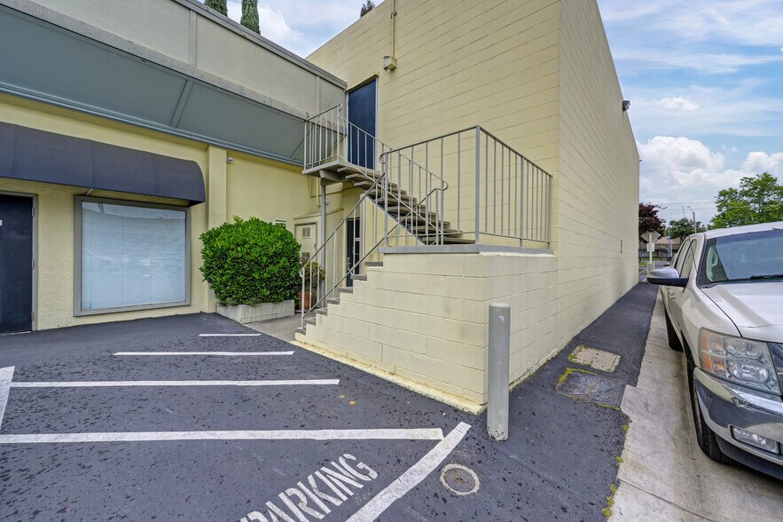 More Photos Of 2398 Fair Oaks Blvd, Sacramento Office For Sale