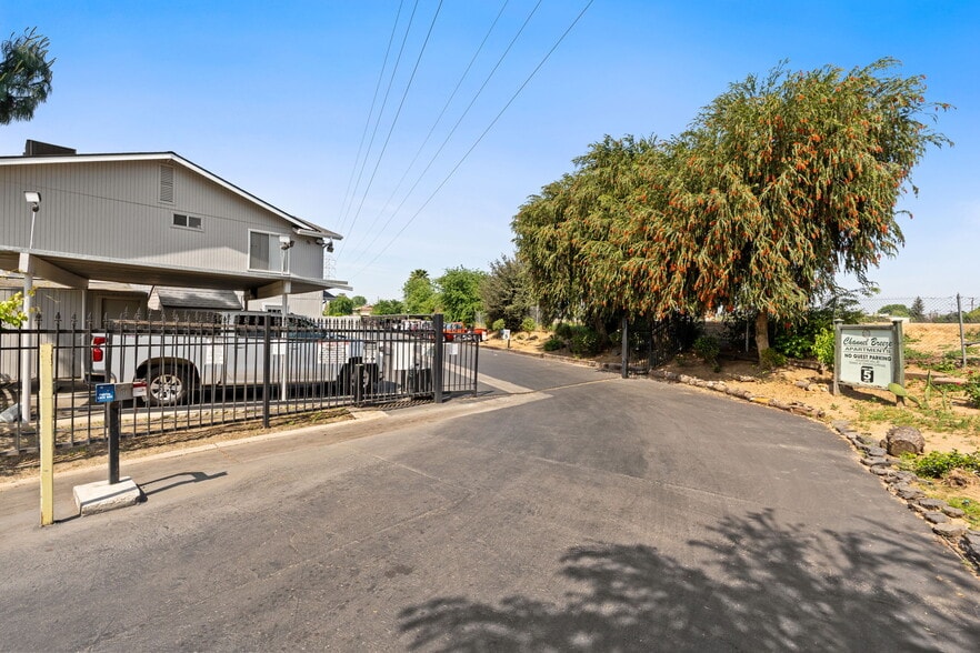 More Photos Of 125 E Dakota Ave, Fresno Apartments For Sale