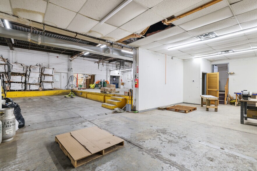 More Photos Of 105-119 Sprague Ave, Middletown Manufacturing For Sale
