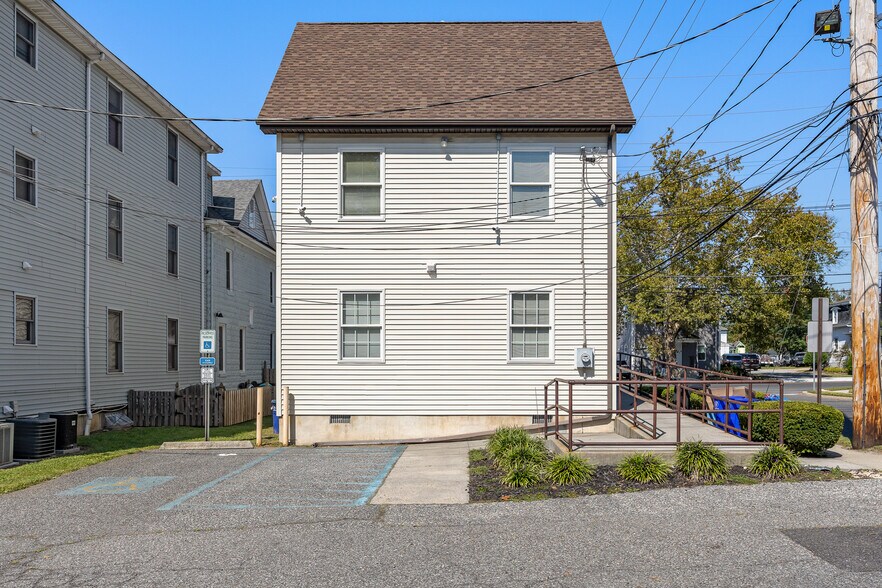 More Photos Of 688 N Broad St, Woodbury Office For Lease