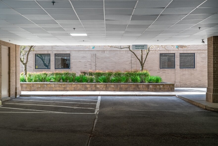 More Photos Of 7210 N Main St, Village of Clarkston Medical For Lease