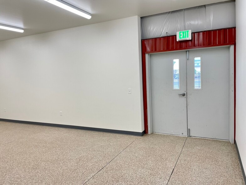 More Photos Of 10 Poppy House, Rio Vista Manufacturing For Lease