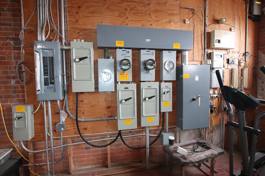 More Photos Of 4917 47 St, Camrose Flex For Sale