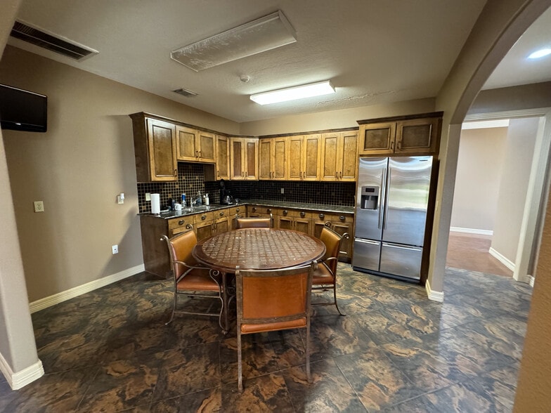 More Photos Of 301 E Main St, La Porte Manufacturing For Lease