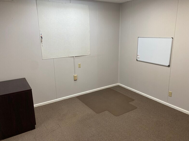 More Photos Of 8051 Seymour Hwy, Wichita Falls Warehouse For Lease