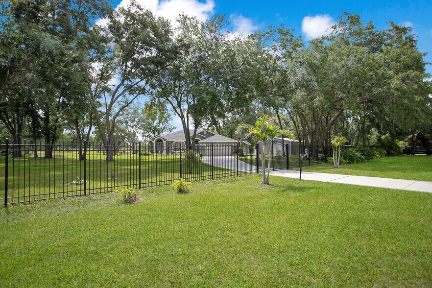 More Photos Of 19616 Livingston Ave, Lutz Land For Sale