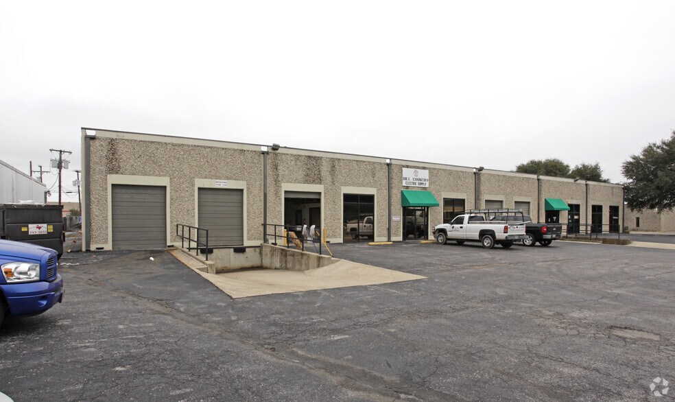 More Photos Of 204 Texas Ave, Round Rock Flex For Lease