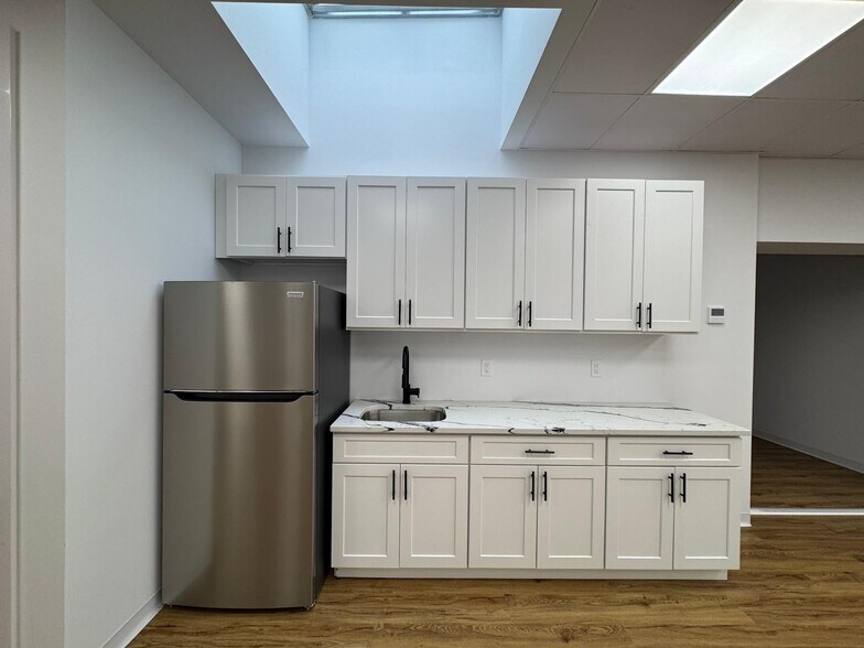 More Photos Of 7102 Myrtle Ave, Ridgewood Storefront Retail Office For Lease