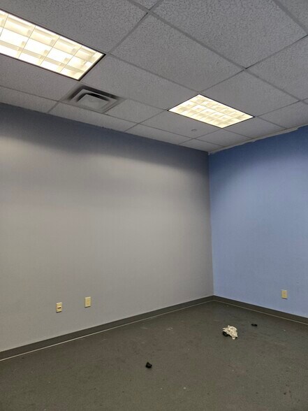 More Photos Of 261 Niagara-Carthage Rd, Carthage Warehouse For Lease