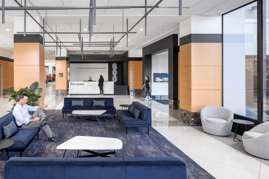More Photos Of 600 Highway 169 S, Saint Louis Park Office For Lease