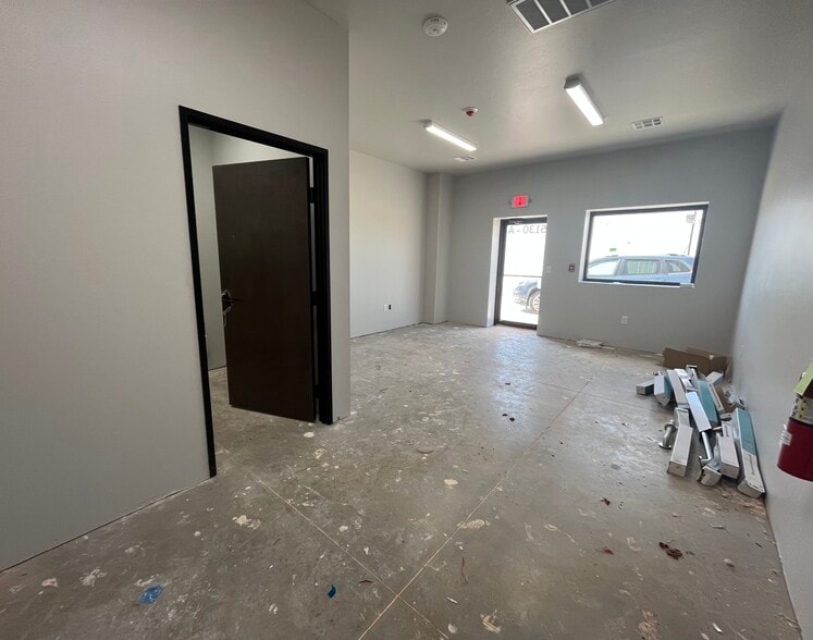 More Photos Of 5130 NW 178th St, Edmond Warehouse For Lease