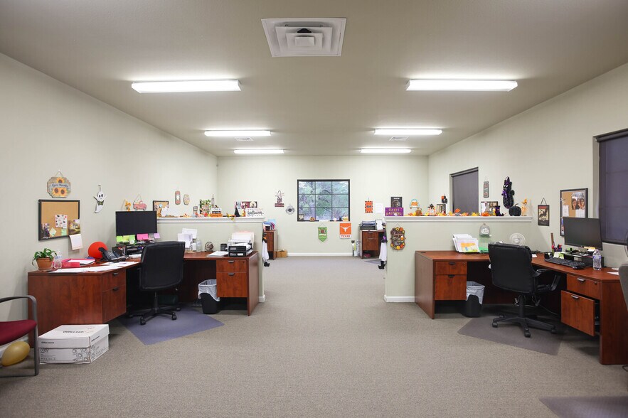 More Photos Of 8860 Oakland Rd, San Antonio Office For Sale