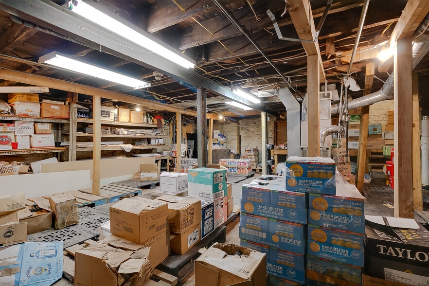 More Photos Of 7016 Page Ave, Saint Louis General Retail For Lease