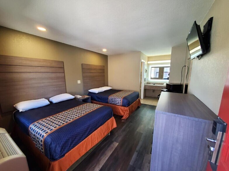 More Photos Of 909 S Frio St, San Antonio Hotel For Lease