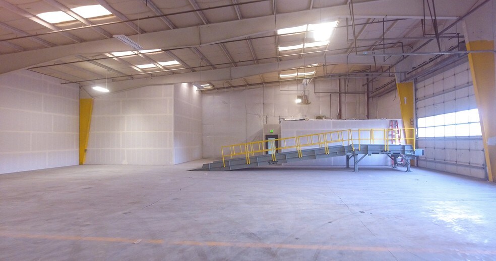 More Photos Of 20495 Murray Rd, Bend Warehouse For Lease